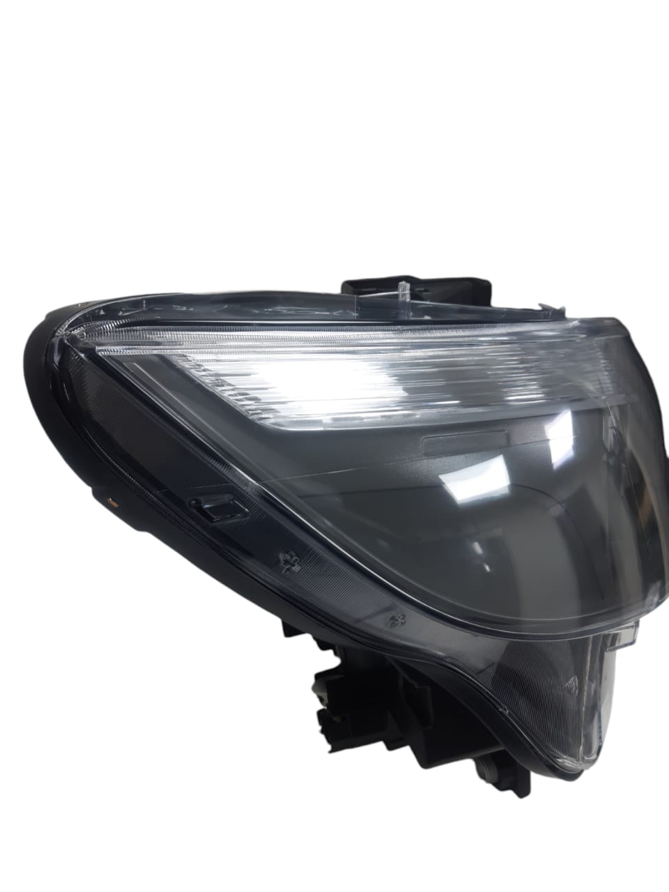 OPTICO DELANTERO DERECHO MERCEDES BENZ VITO 109-111-114 W447 2014-2019 MARCA HELLA